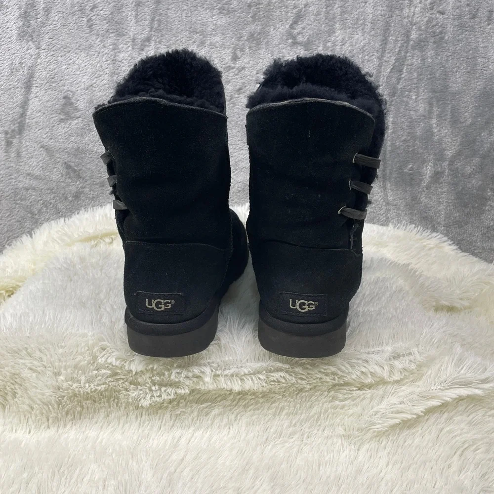 UGG 1018629 Boots Womens 8 Black Very Good Suede Shearling Split Shaft Lace Up